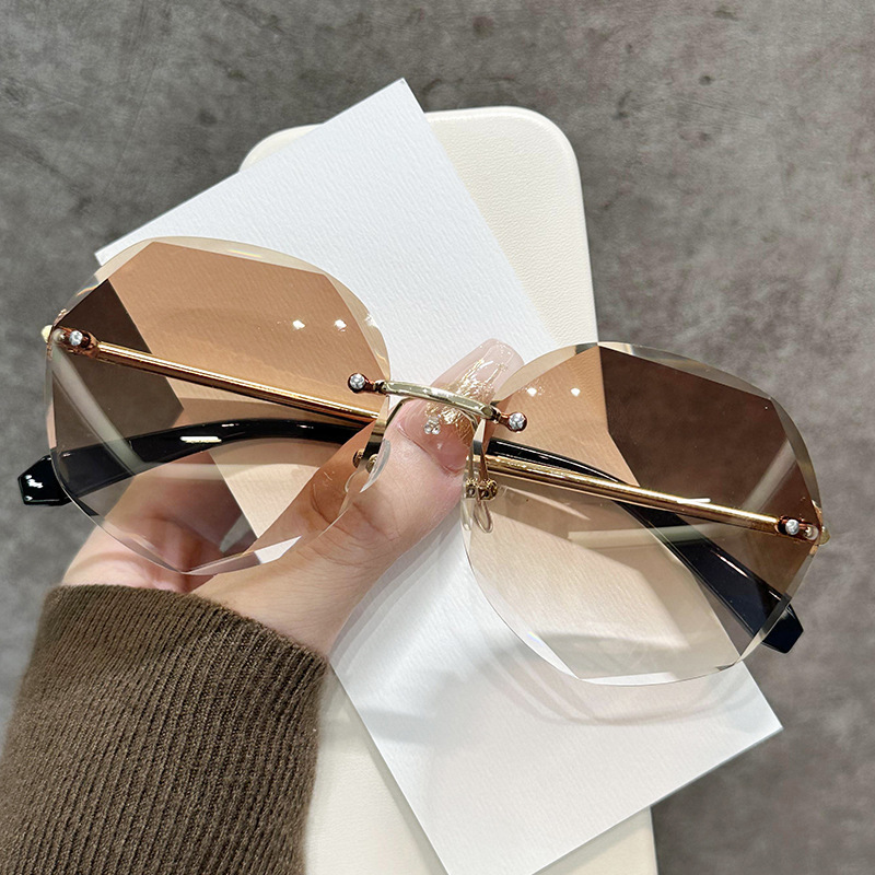 Vintage Fashion Glasses - Vintage Oversized Irregular Rimless Sunglasses Women