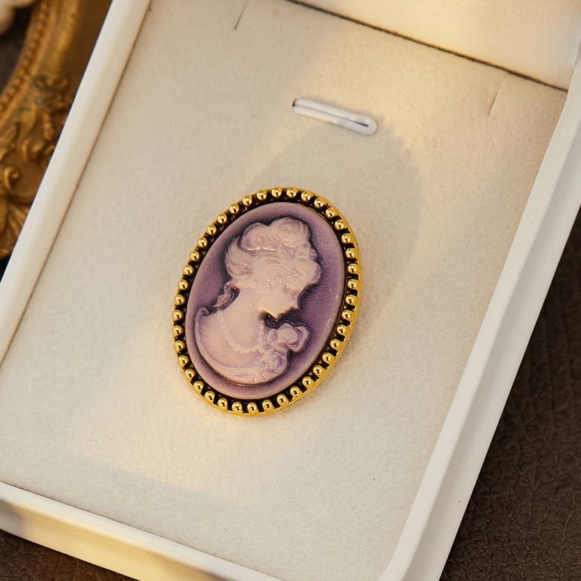 Vintage Fashion Queen - Vintage Cameo Brooch for Women Oval